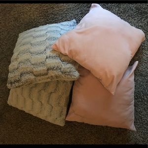 4 throw pillows